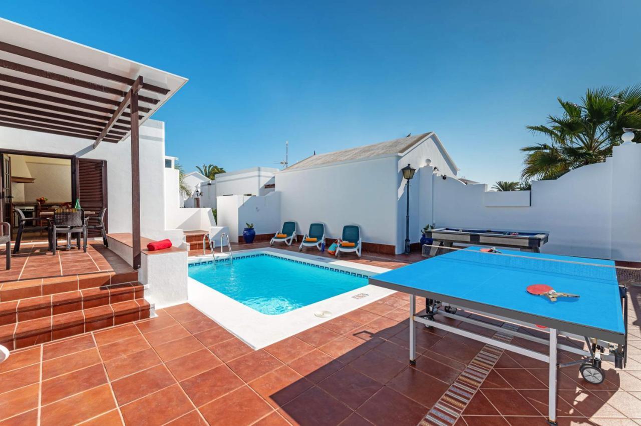 Villa Tara Tias Exterior photo